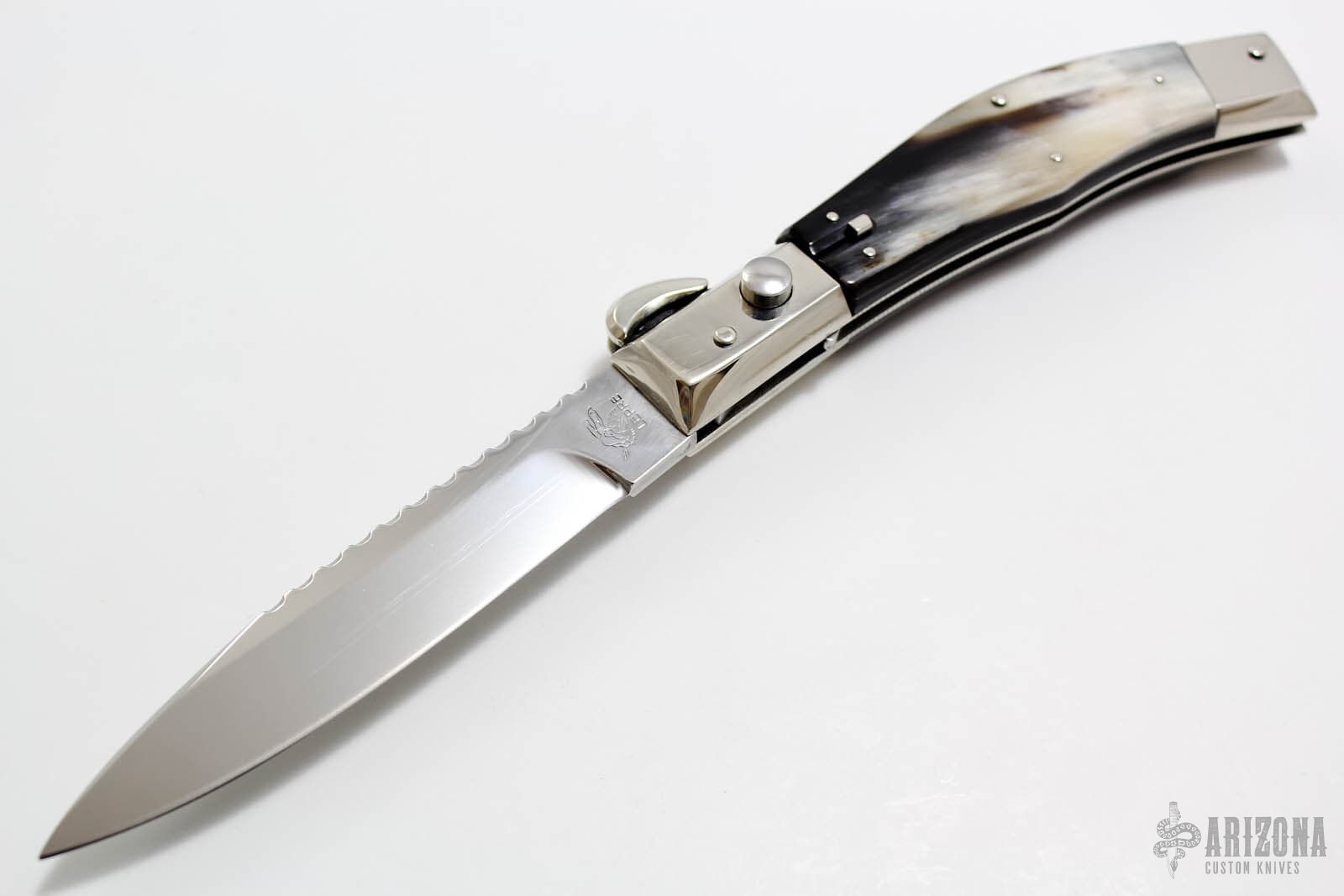 Possession of a Switchblade Knife Laws - California Penal Code Section 21510