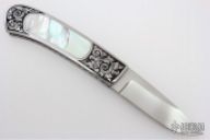 "Bellagio" Engraved Lockback