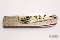 Scrimmed Gold Lip Pearl Lockback